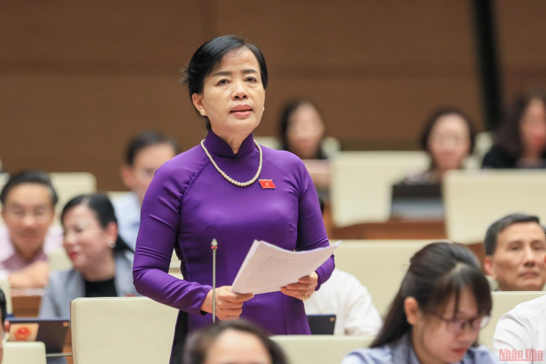 Đại biểu Nguyễn Thị Kim Thúy (Đà Nẵng) phát biểu. (Ảnh: DUY LINH) Cần thiết phải giám sát tối cao đổi mới chương trình, sách giáo khoa giáo dục phổ thông -0