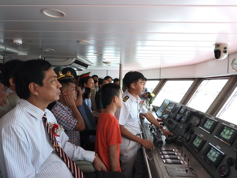 Lãnh đạo tỉnh Cà Mau tham gia trải nghiệm di chuyển của tàu cao tốc Phú Quốc Express. Vân hành tuyến cao tốc biển từ Cà Mau đi Phú Quốc -0