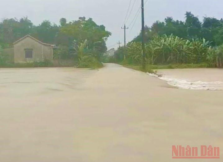 Quảng Bình: Mưa lũ gây chia cắt giao thông, ngập khu dân cư -0