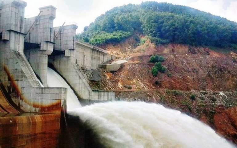 Mưa lớn gây ngập cục bộ ở Thừa Thiên Huế, hai người mất tích -0