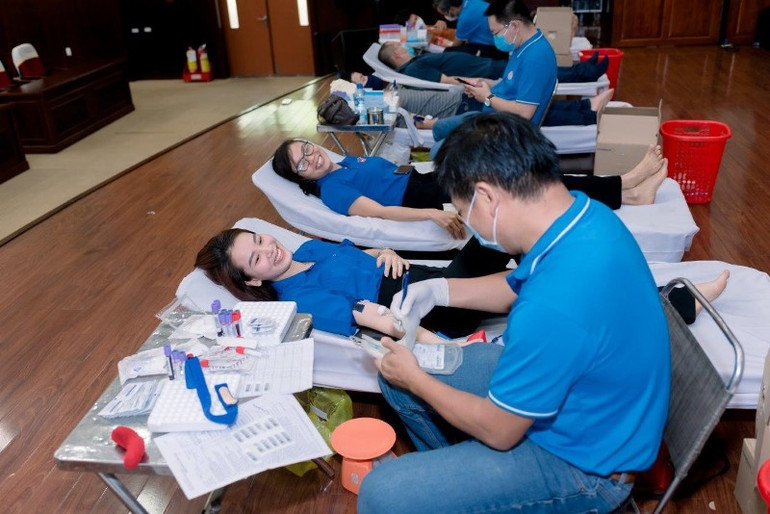 Ấm áp chương trình hiến máu nhân đạo của Đoàn Thanh niên Nhà máy Đạm Phú Mỹ ảnh 1 Ấm áp chương trình hiến máu nhân đạo của Đoàn Thanh niên Nhà máy Đạm Phú Mỹ -0