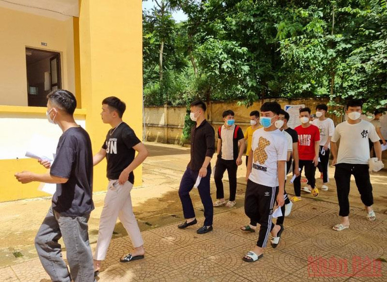 Thí sinh thi môn Ngữ văn với tâm lý khá thoải mái -0