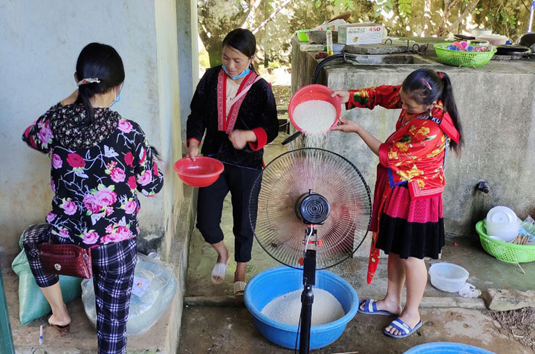 Đồng bào vùng cao Điện Biên sẻ chia cùng người dân vùng dịch -0