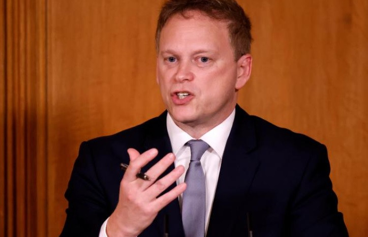 Bộ trưởng Giao thông vận tải của Anh Grant Shapps phát biểu trong một cuộc họp báo trực tuyến. Ảnh: Reuters. Thêm một biến thể virus SARS-CoV-2 được phát hiện ở Anh -0