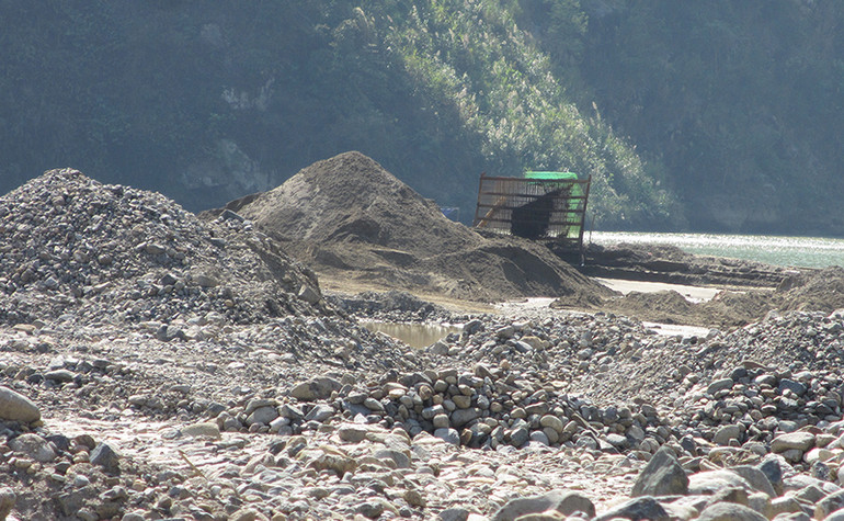 Khai thác cát trái phép hoành hành ở Sơn La -0