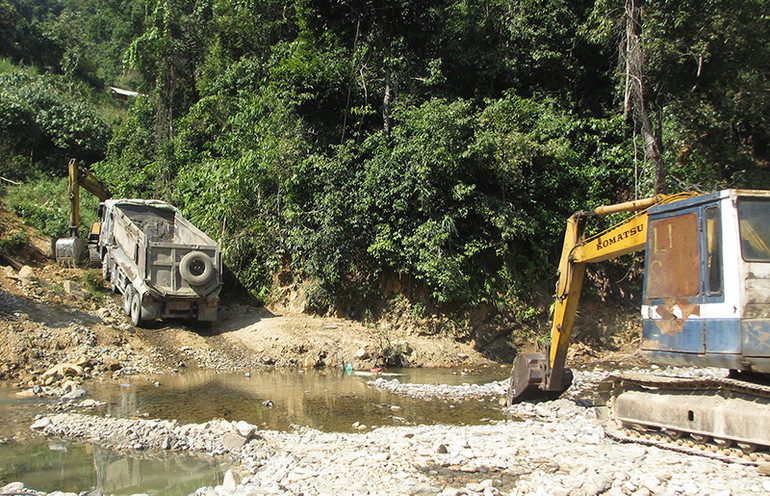 Khai thác cát trái phép hoành hành ở Sơn La -0