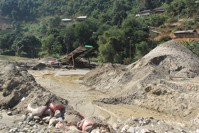 Khai thác cát trái phép hoành hành ở Sơn La -0