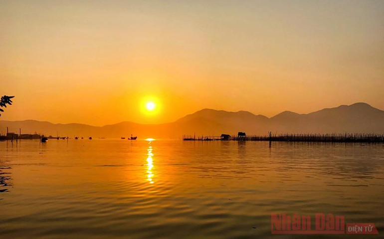 Lênh đênh đầm phá Cầu Hai, cửa biển Tư Hiền -0