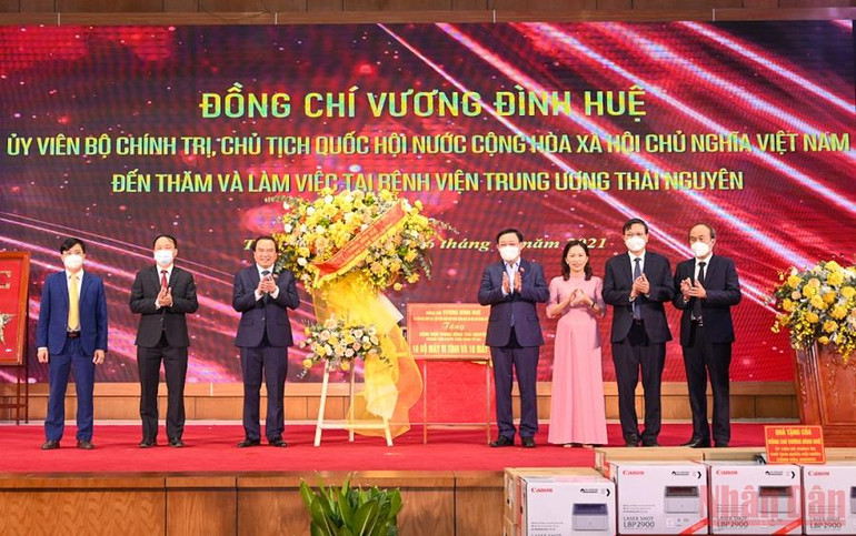 Chủ tịch Quốc hội Vương Đình Huệ dự Ngày hội Đại đoàn kết toàn dân tộc tại Thái Nguyên -0