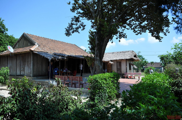 Ngôi nhà gỗ 3 gian bình dị nằm bên dòng Kiến Giang, ở cuối làng An Xá, xã Lộc Thủy, huyện Lệ Thủy. Đến thăm Nhà lưu niệm Đại tướng Võ Nguyên Giáp ở Lệ Thủy, Quảng Bình -0