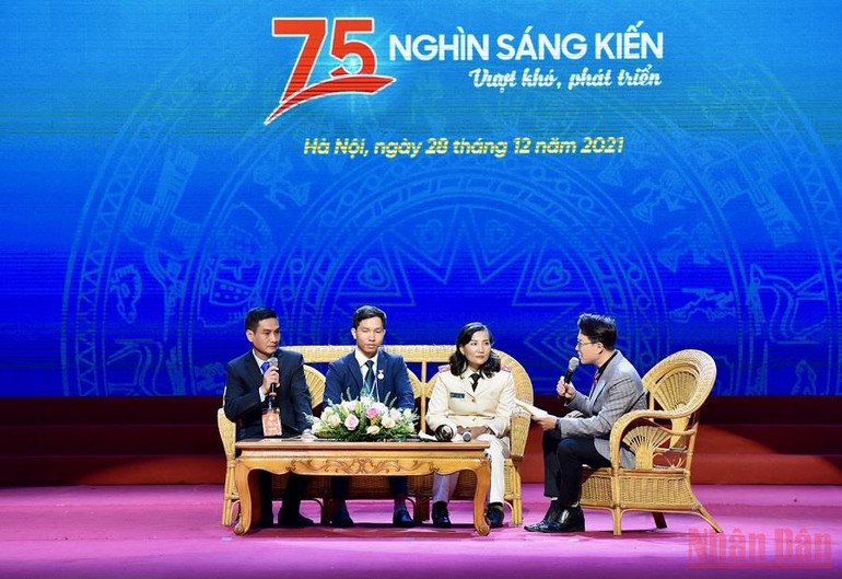 Thủ tướng dự Chương trình tôn vinh “75 nghìn sáng kiến, vượt khó, phát triển”, -2