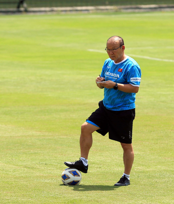 Đội tuyển Việt Nam tập luyện dưới điều kiện nắng gắt -0