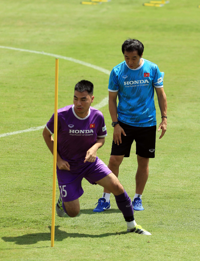 Đội tuyển Việt Nam tập luyện dưới điều kiện nắng gắt -0