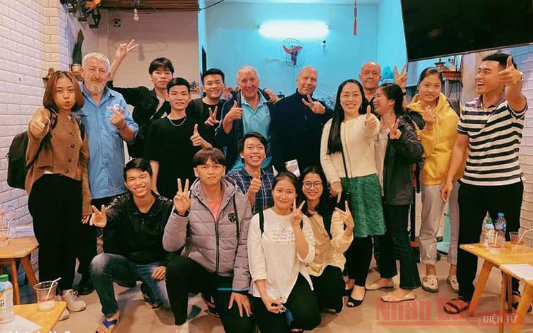 Tết Việt của người “Tây” trên đất Việt -0