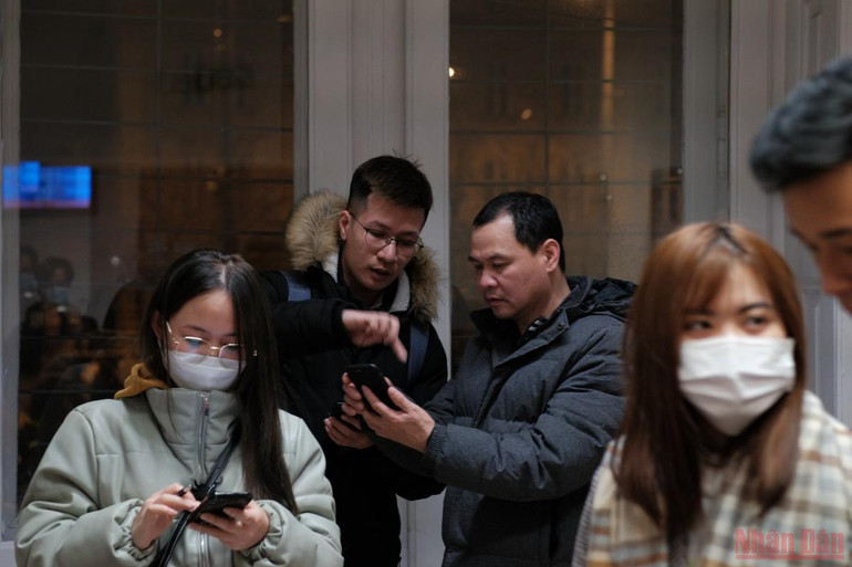 Những màu áo thanh niên trên biên giới Ukraine -0