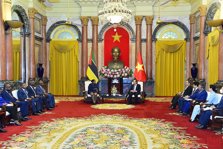 Chủ tịch nước Nguyễn Xuân Phúc tiếp Chủ tịch Quốc hội nước Cộng hòa Mozambique -5
