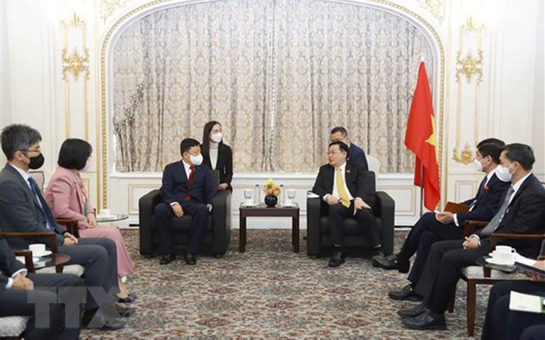 Chủ tịch Quốc hội Vương Đình Huệ tiếp đại diện một số tập đoàn lớn của Hàn Quốc -0