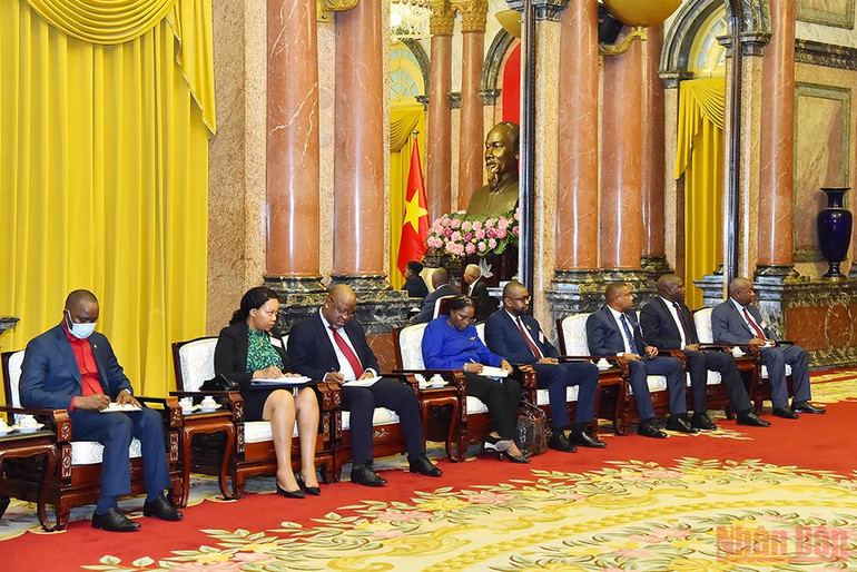 Chủ tịch nước Nguyễn Xuân Phúc tiếp Chủ tịch Quốc hội nước Cộng hòa Mozambique -4