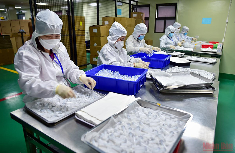 Cận cảnh quy trình sản xuất kit Test nhanh kháng nguyên SARS-CoV-2 “Made in Viet Nam” -0