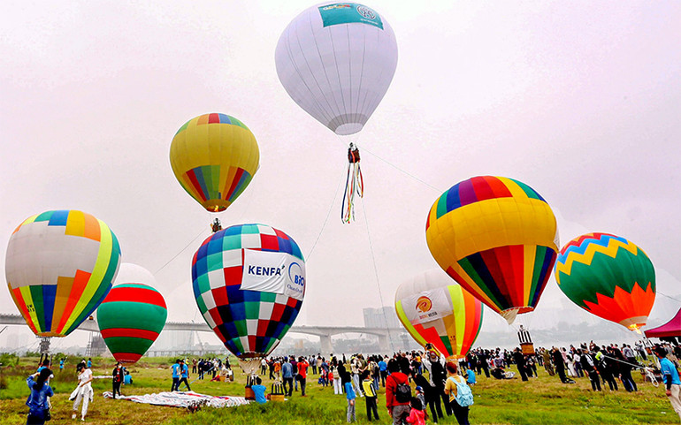 “Ngày hội khinh khí cầu-Hà Nội muôn màu” -1