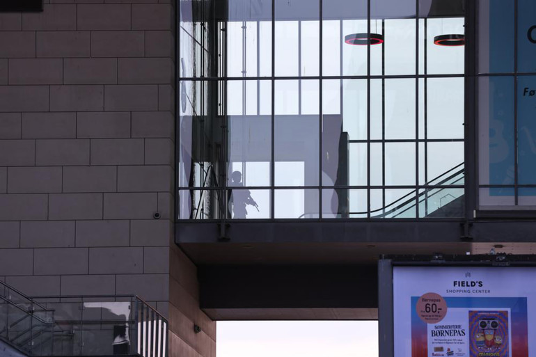 [Ảnh] Vụ xả súng nghiêm trọng tại trung tâm mua sắm ở thủ đô của Đan Mạch -0