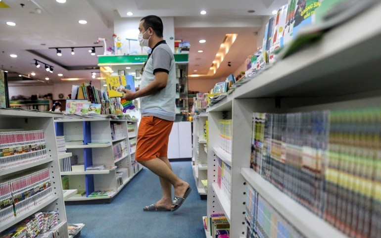 Người dân Thủ đô vui chơi trong ngày đầu tiên kỳ nghỉ lễ Giỗ Tổ -0