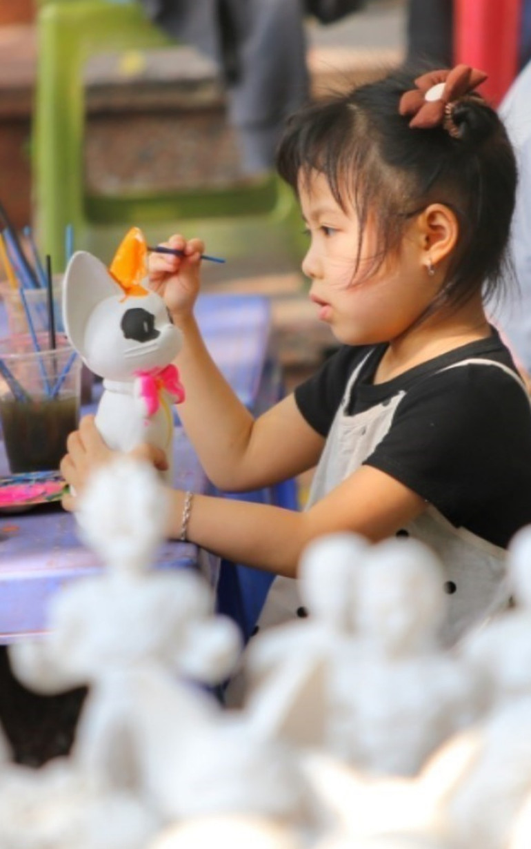 Người dân Thủ đô vui chơi trong ngày đầu tiên kỳ nghỉ lễ Giỗ Tổ -0