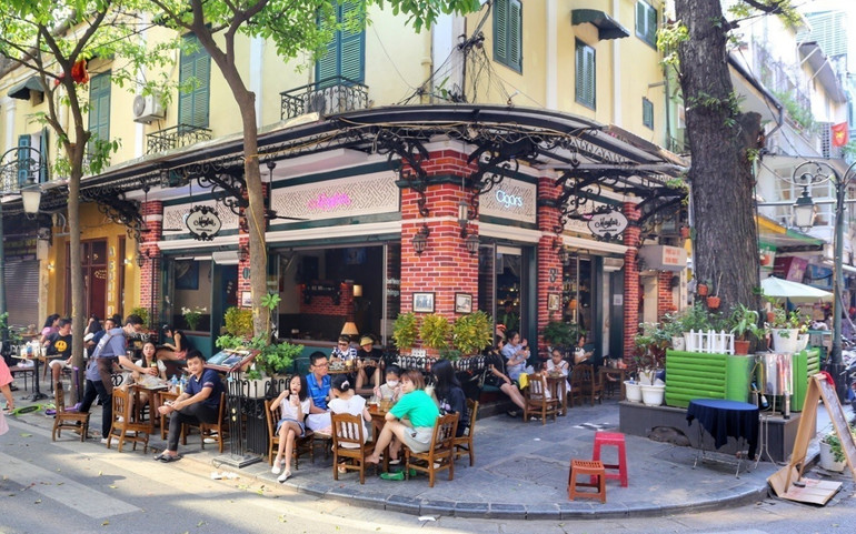 Người dân Thủ đô vui chơi trong ngày đầu tiên kỳ nghỉ lễ Giỗ Tổ -0