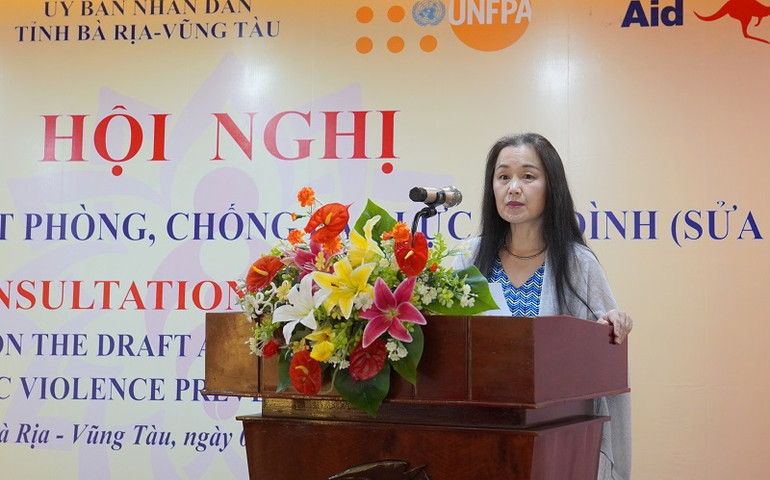 Bà Naomi Kitahara, Trưởng đại diện UNFPA tại Việt Nam phát biểu tại hội nghị. (Ảnh: UNFPA) Hội nghị góp ý dự thảo Luật phòng, chống bạo lực gia đình (sửa đổi) tại Vũng Tàu -0