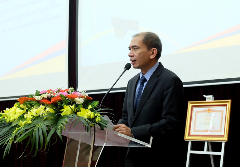 PGS, TS Trần Tuấn Anh, Phó Chủ tịch Viện Hàn lâm Khoa học - Công nghệ Việt Nam phát biểu. Lễ kỷ niệm 10 năm thành lập Trung tâm Vũ trụ Việt Nam -0