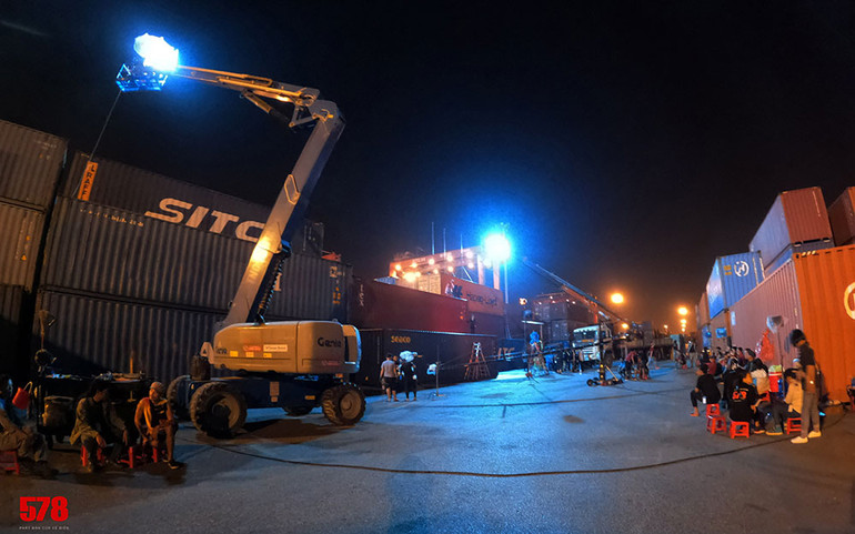 Một cảnh quay thực hiện tại Cảng Đình Vũ, Hải Phòng. Phim bom tấn “578: Phát đạn của kẻ điên” ra rạp vào cuối tháng 5 -0