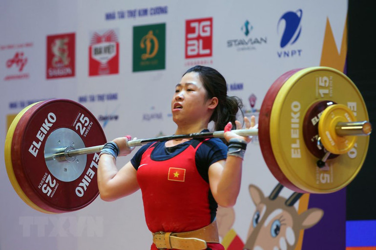 Chiều 20/5, đô cử Hoàng Thị Duyên đã săn "vàng" thành công cho cử tạ Việt Nam ở hạng cân 59kg nữ. Cô cũng đã phá kỷ lục SEA Games mà bản thân đã thiết lập trước đó ở nội dung cử giật. Cô gái dân tộc Giáy Hoàng Thị Duyên phá kỷ lục SEA Games -0