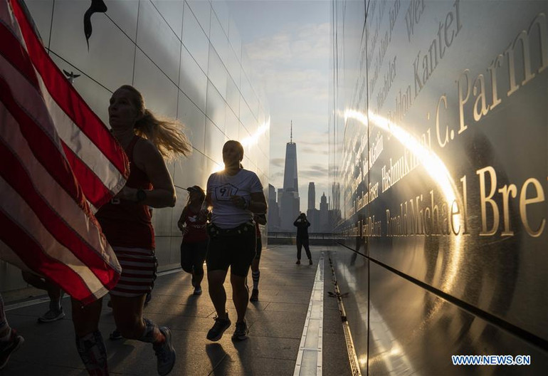 Người dân Mỹ tưởng niệm các nạn nhân khủng bố 11-9 -0