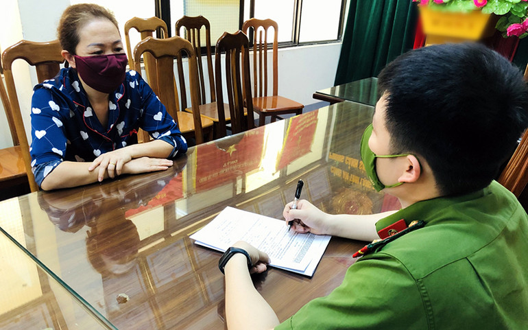 Đối tượng Nguyễn Thị Hương khai báo về hành vi cho vay lãi nặng dưới hình thức "bốc bát họ". Đấu tranh quyết liệt với hoạt động tín dụng đen -0