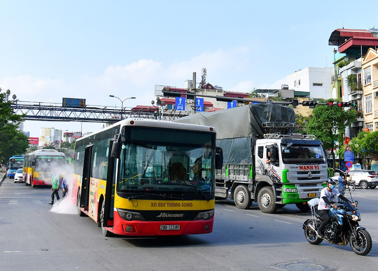 Giao thông thông thoáng khi người dân trở về Hà Nội -0
