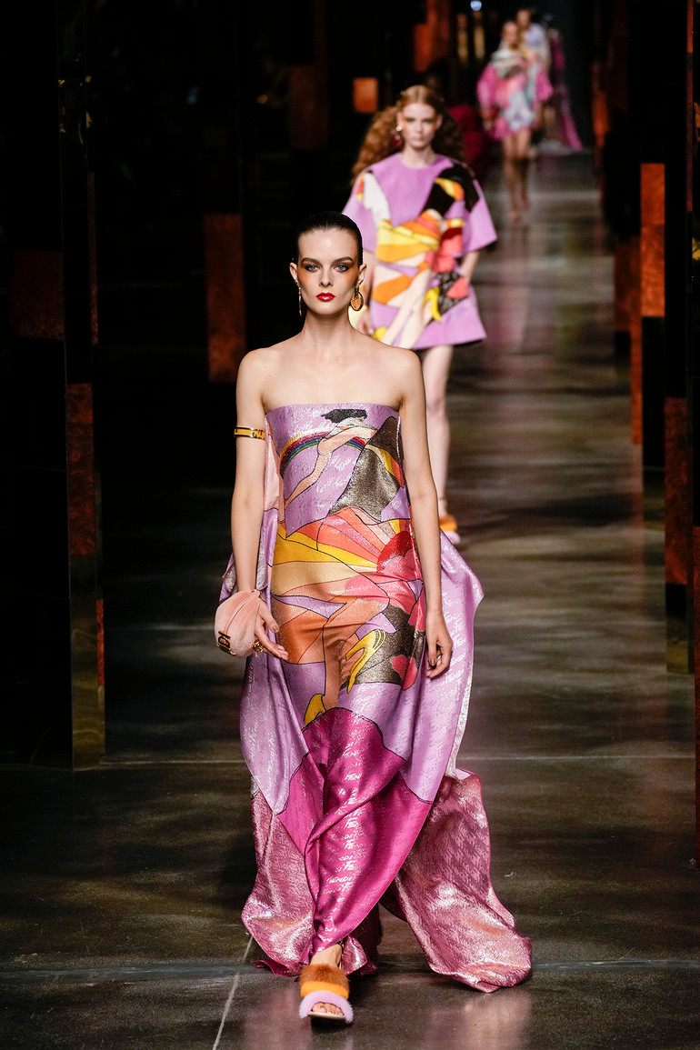 Show diễn thời trang Xuân Hè Fendi 2022. (Ảnh: Antonio Calanni/AP) Những sự kiện thời trang lớn được mong đợi vào năm 2022 -0