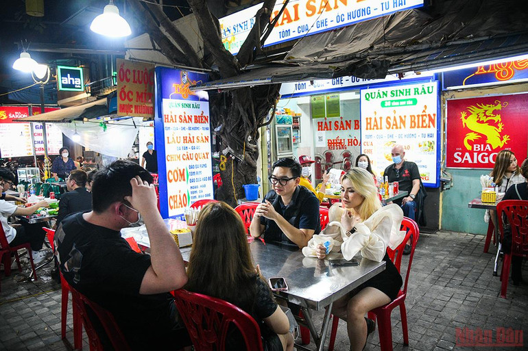 Hà Nội chính thức bỏ quy định quán ăn được mở cửa đến 21 giờ -0