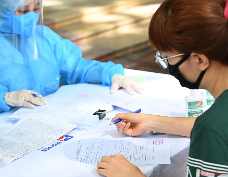 Hà Nội xét nghiệm PCR cho người dân trở về từ Đà Nẵng -5