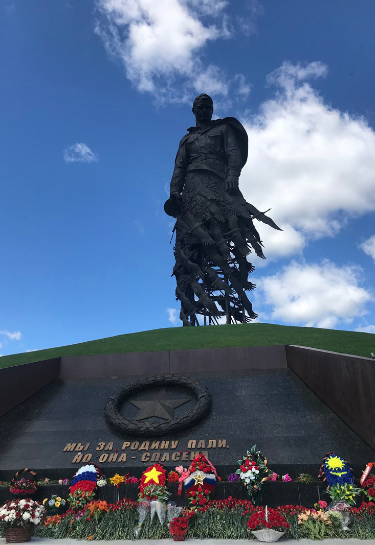 Bức tượng của nhân dân -0