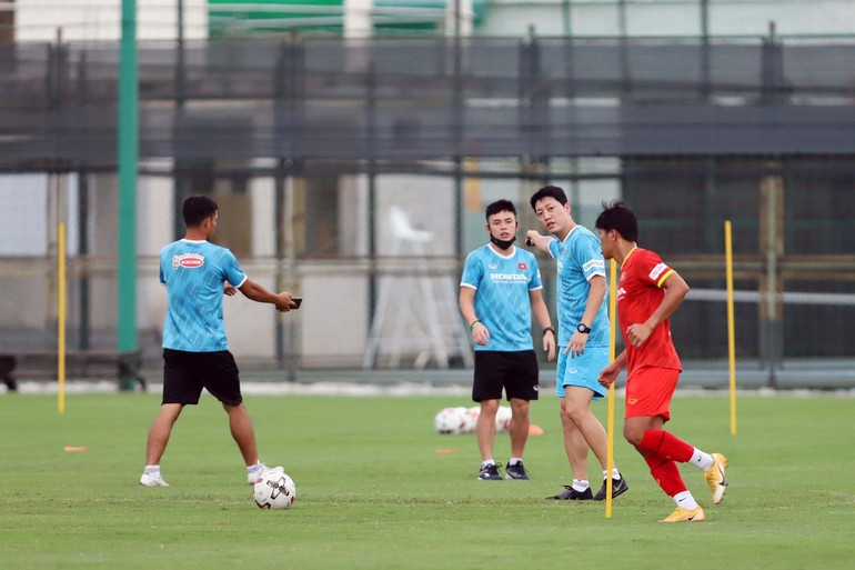 ĐT Việt Nam nghỉ hồi phục, HLV Park Hang Seo trực tiếp huấn luyện U22 Việt Nam -0