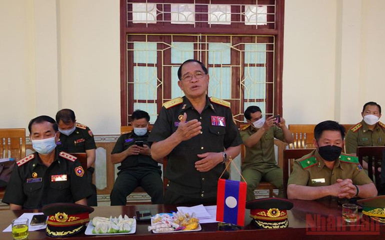 Bộ đội Biên phòng Sơn La chúc Tết cổ truyền nước bạn Lào -0