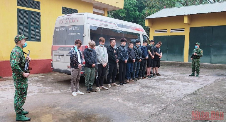 Đồn Biên phòng cửa khẩu Trà Lĩnh (Bộ Chỉ huy Bộ đội Biên phòng Cao Bằng), xử lý người nước ngoài xuất nhập cảnh trái phép. (Ảnh: MINH TUẤN). Triệt phá đường dây đưa người xuất nhập cảnh trái phép qua biên giới -0