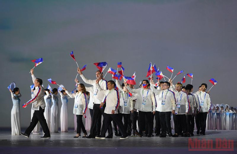 Đoàn thể thao Philippines có tổng cộng 425 vận động viên dự thi 39/40 môn. (Ảnh: THÀNH ĐẠT) Lễ khai mạc SEA Games 31: Vì một Đông Nam Á mạnh mẽ hơn! -0