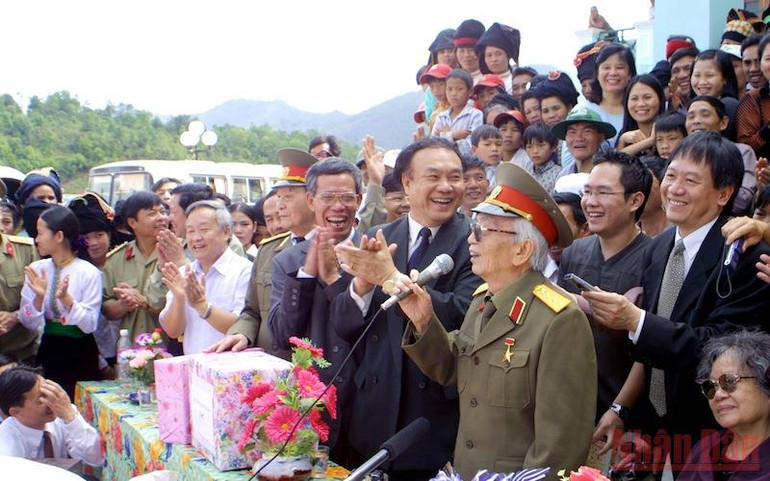 Đại tướng về thăm lại chiến trường xưa -0