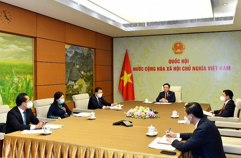 Liên bang Nga xem xét chuyển giao công nghệ sản xuất vaccine Sputnik V tại Việt Nam -0