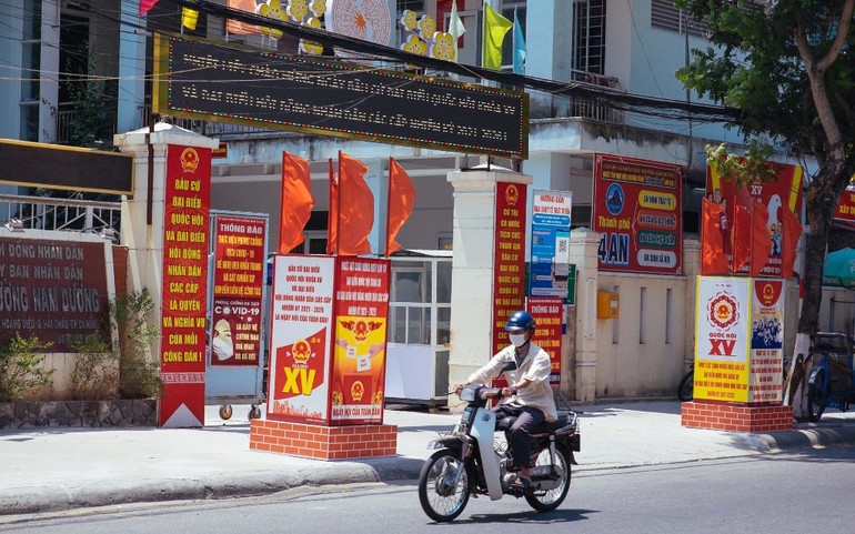 Đường phố Đà Nẵng trang hoàng đón Ngày hội non sông -0