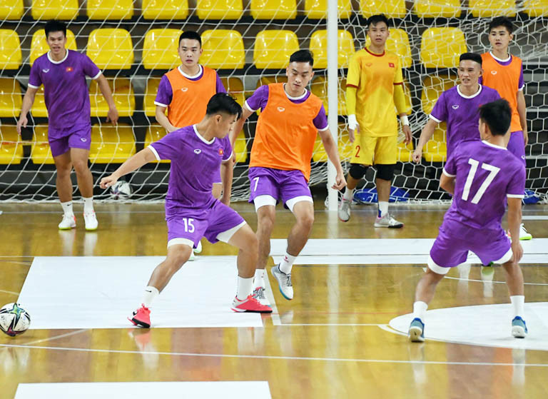 Đội tuyển futsal Việt Nam tích cực tập luyện cho trận mở màn gặp Brazil -0