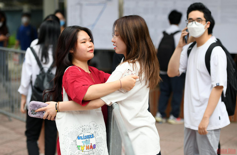 Thí sinh Hà Nội làm thủ tục dự thi tốt nghiệp THPT năm 2022 -0