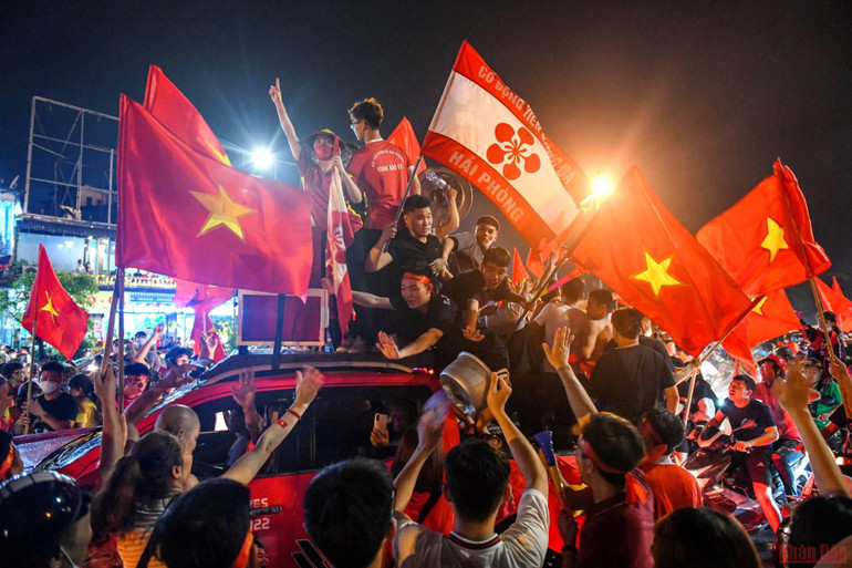 Người dân đổ ra đường ăn mừng U23 Việt Nam vô địch SEA Games 31 -3