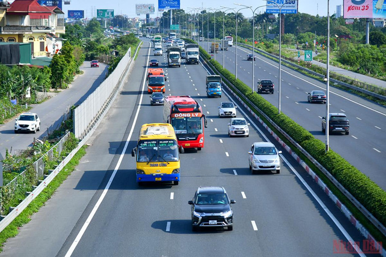 Người dân trở lại Thủ đô sau kỳ nghỉ lễ -1